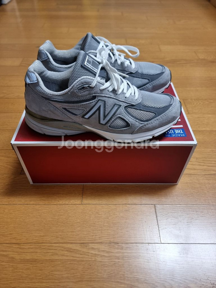 뉴발란스 990 v4 260mm 판매합니다.--2