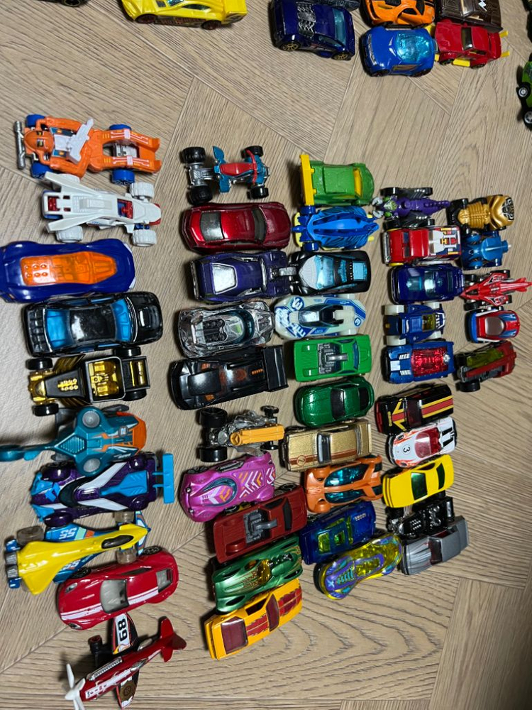 핫휠 100 개 + 미니자동차 55개 정도 총 155--2