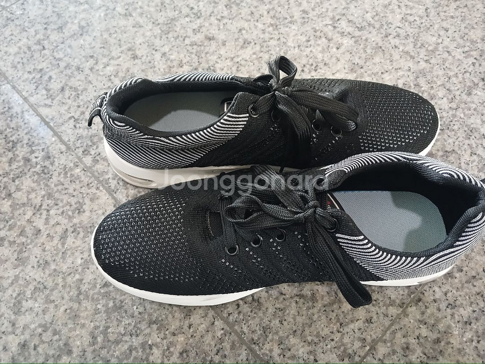 유센븐 275미리 스니커즈 판매합니다.--1