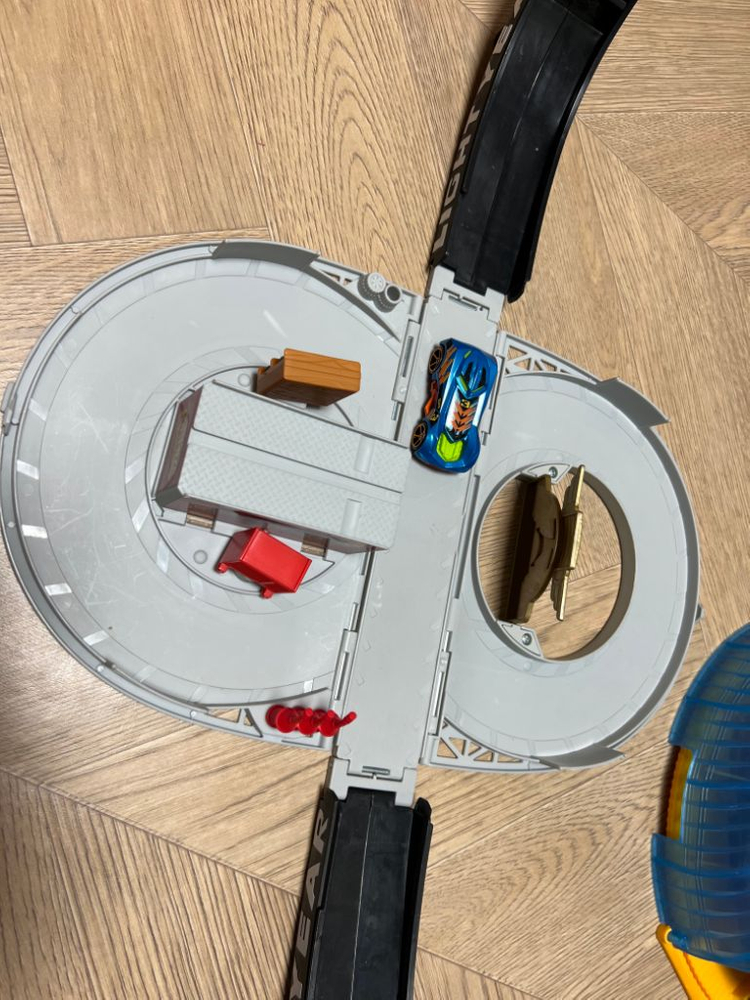 디즈니카 변신 자동차 장난감 레일 두개--4