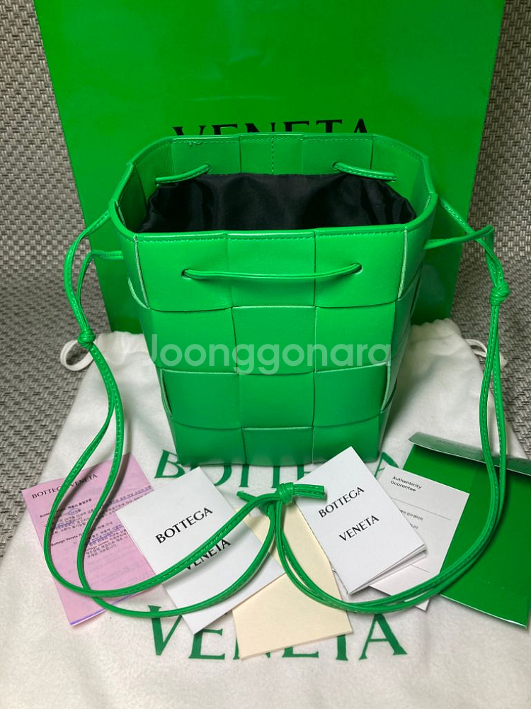 [보증서/풀구성] 보테가베네타 카세트스몰버킷백 크로스백--2