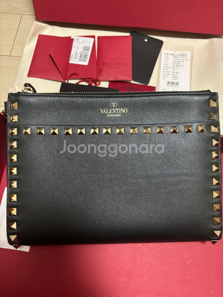 발렌티노 락스터드 클러치--1