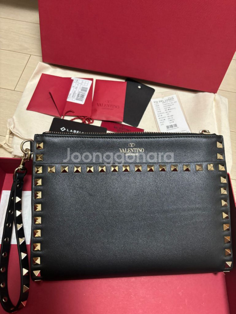 발렌티노 락스터드 클러치--4