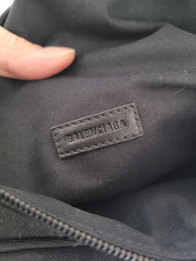 발렌시아가 파리 시티 벨트백 힙색 팝니다--8