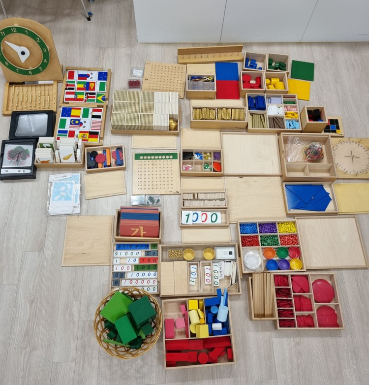 키즈에이원 몬테소리 풀세트 팝니다.--4