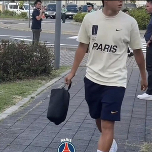 psg 이강인 나이키 티셔츠 L사이즈 새제품 판매합니다