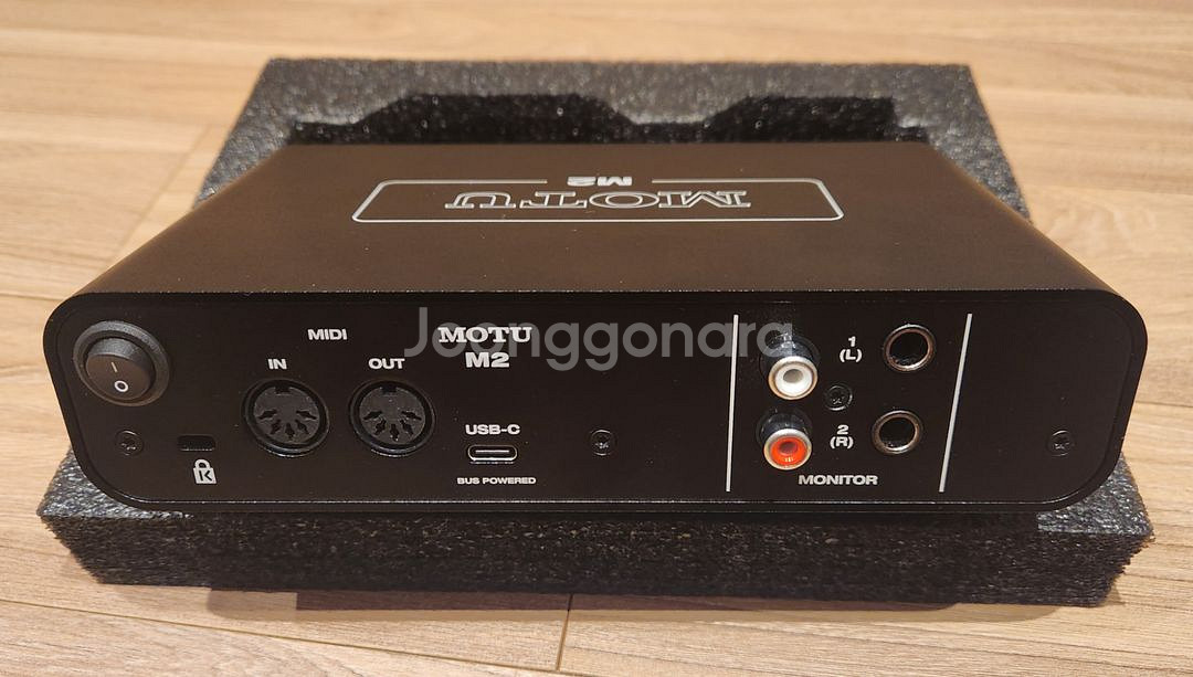 MOTU M2--3