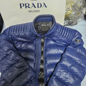 52 105 110) PRADA 프라다 블루견장패딩 팔