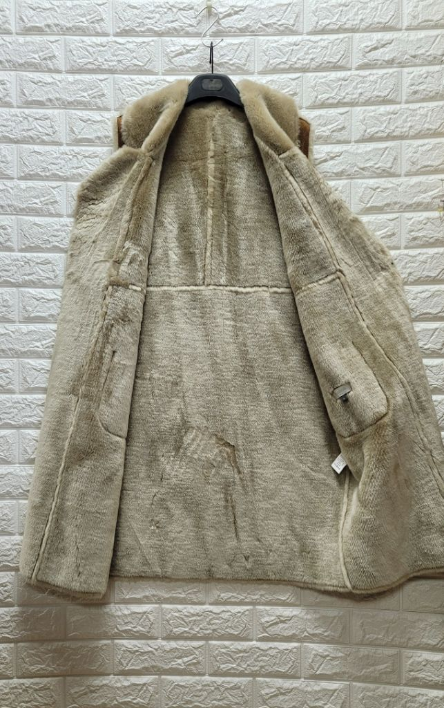 molliolli몰리올리 오픈형 인조무스탕 롱조끼(55--2