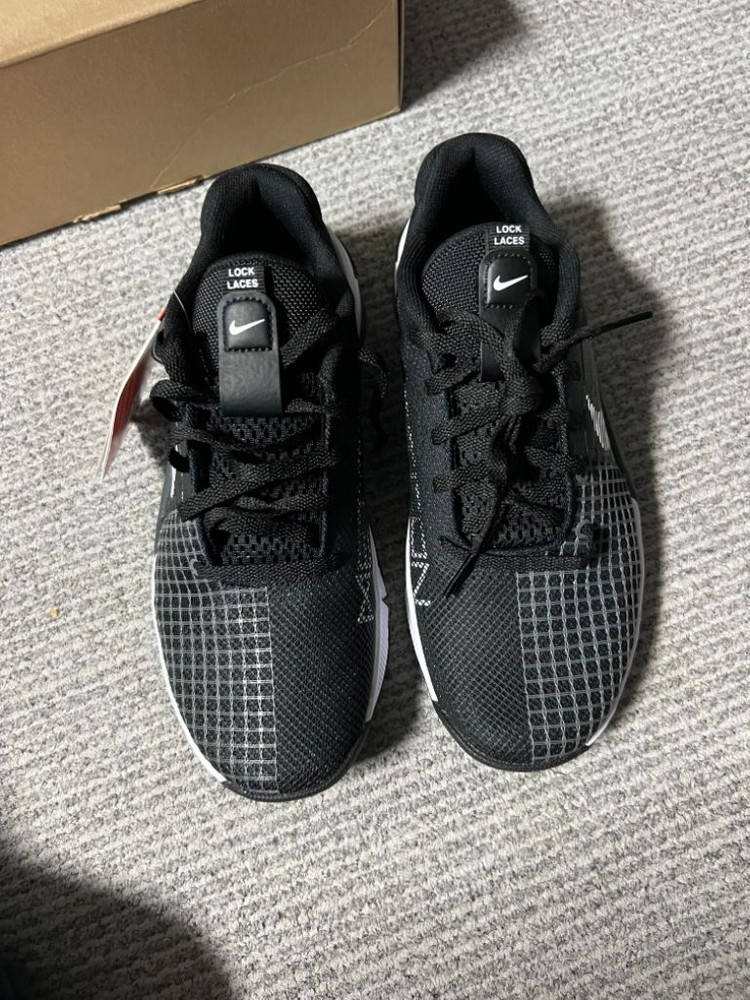 나이키 메트콘8 240--0