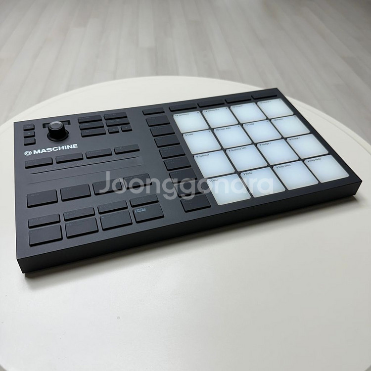 NI Maschine Mikro mk3 미디 컨트롤러--1