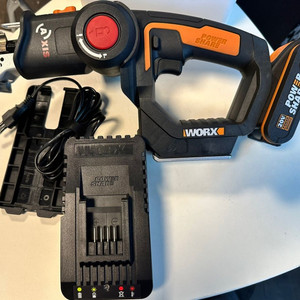 WORX 충전직쏘+컷쏘 겸용 WX550 팔아요