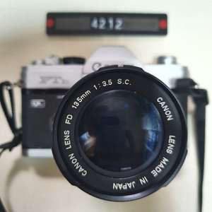 캐논 FTb 필름카메라 135mm 3.5 광각렌즈 장착