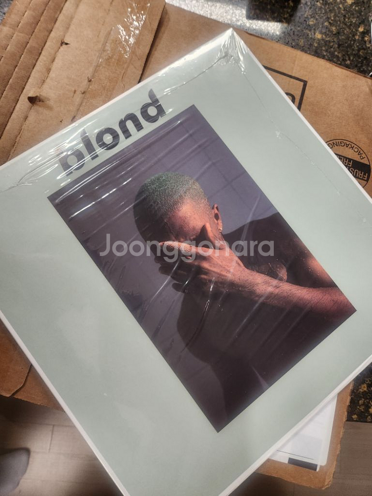 프랭크오션 blond LP 부틀랙 미개봉 팝니다.--0