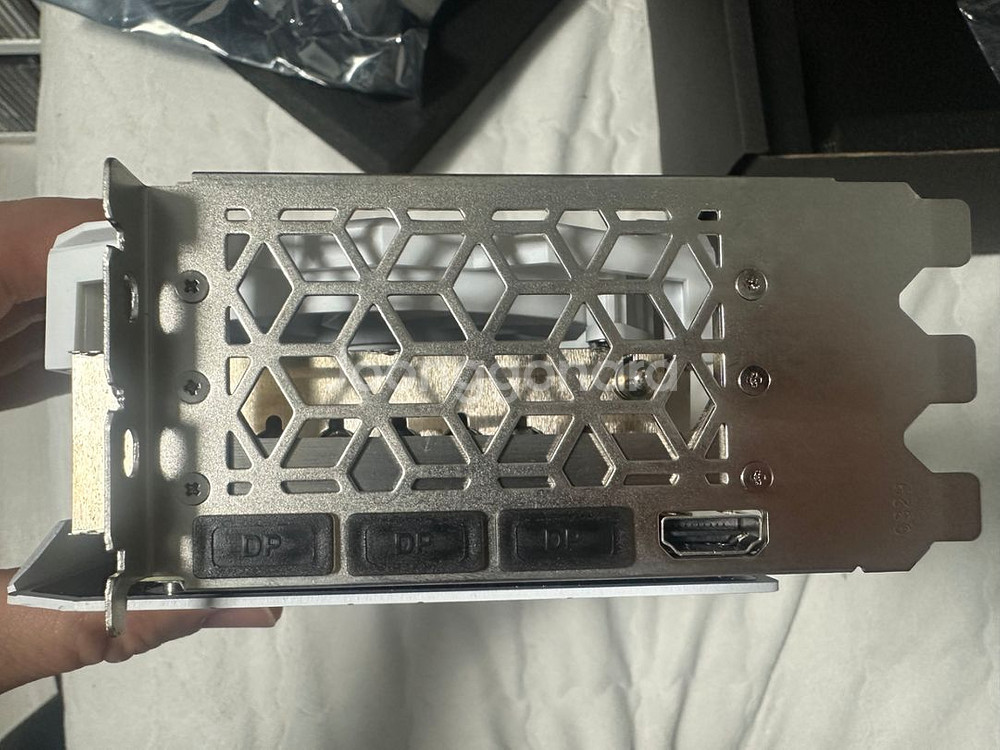 갤럭시 RTX 4070Ti EX GAMER WHITE--9