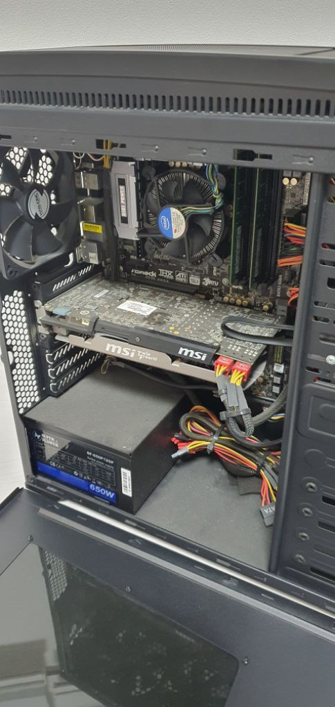 컴퓨터 본체 팝니다.--1