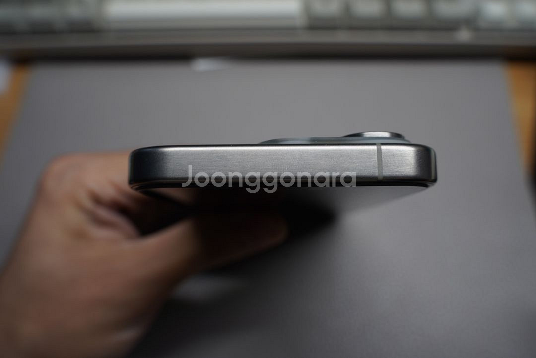(부산)아이폰15프로 256기가 내츄럴티타늄 팝니다--5