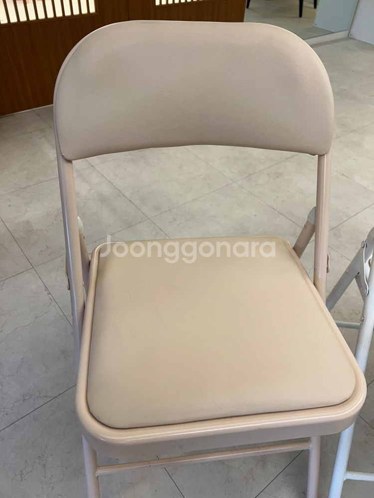(새상품급) 간이 접이식 의자 6개 판매합니다.--3