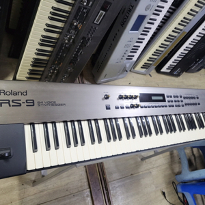 로랜드 Roland RS-9 신디사이저