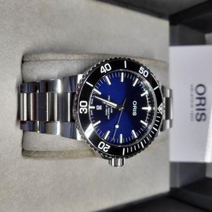 Oris, Aquis date, 43.50 mm