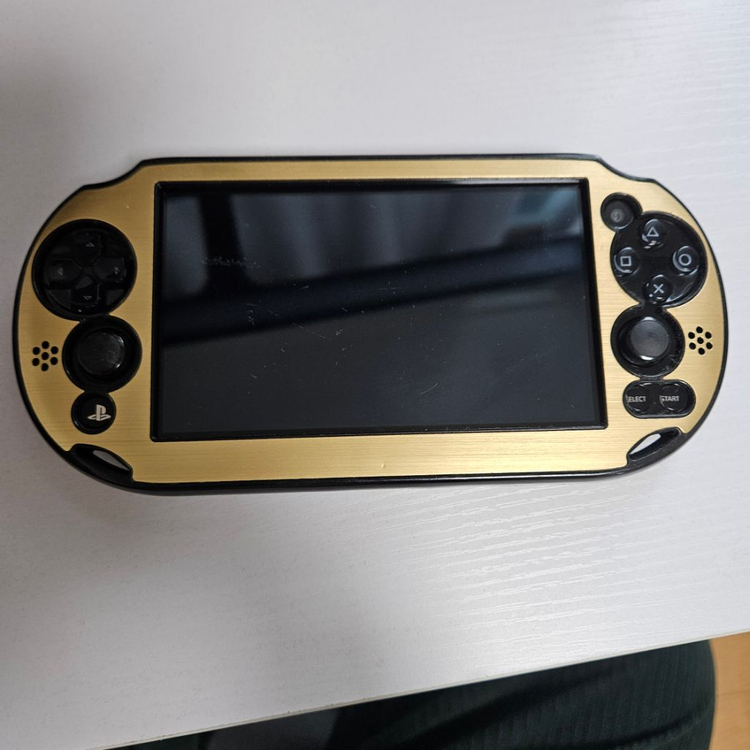 ps vita 2세대 + 케이스 + 게임타이틀4개 일괄--4