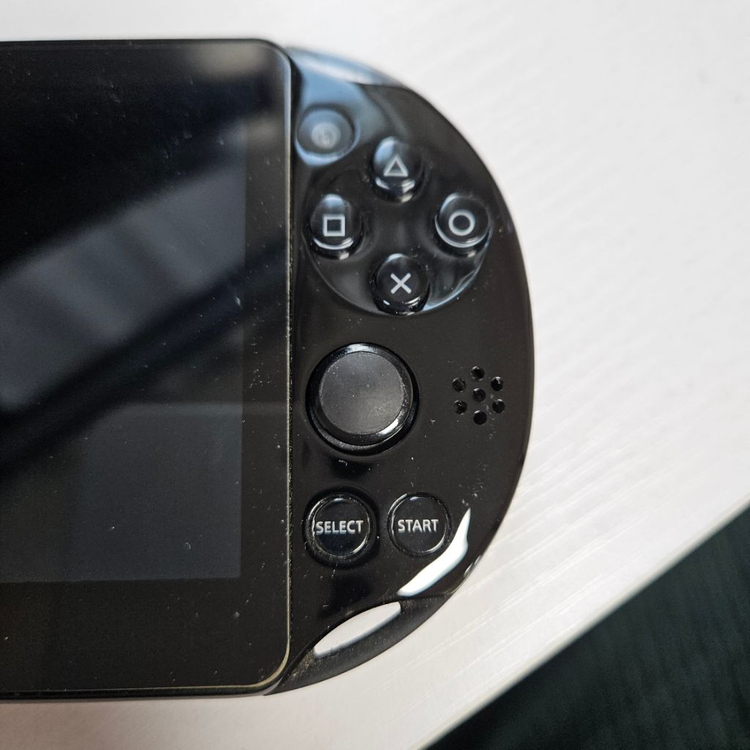 ps vita 2세대 + 케이스 + 게임타이틀4개 일괄--2