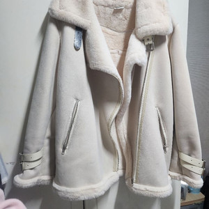 여성 무스탕 판매합니다.