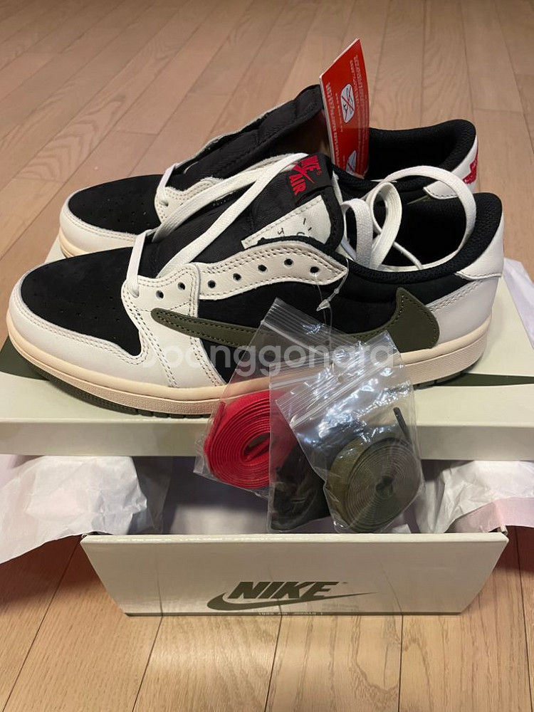 나이키 트래비스스캇 올리브 컬러 판매합니다--0