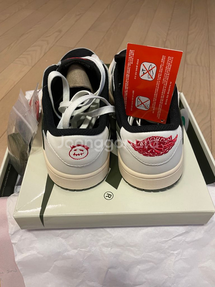 나이키 트래비스스캇 올리브 컬러 판매합니다--1