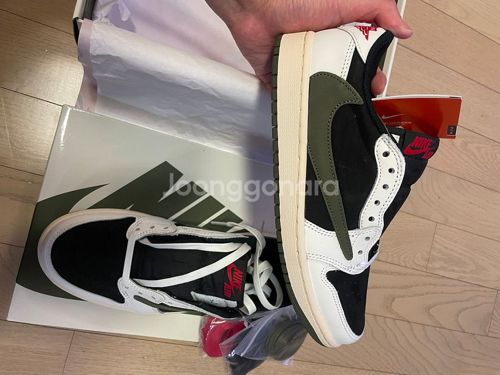 나이키 트래비스스캇 올리브 컬러 판매합니다--2