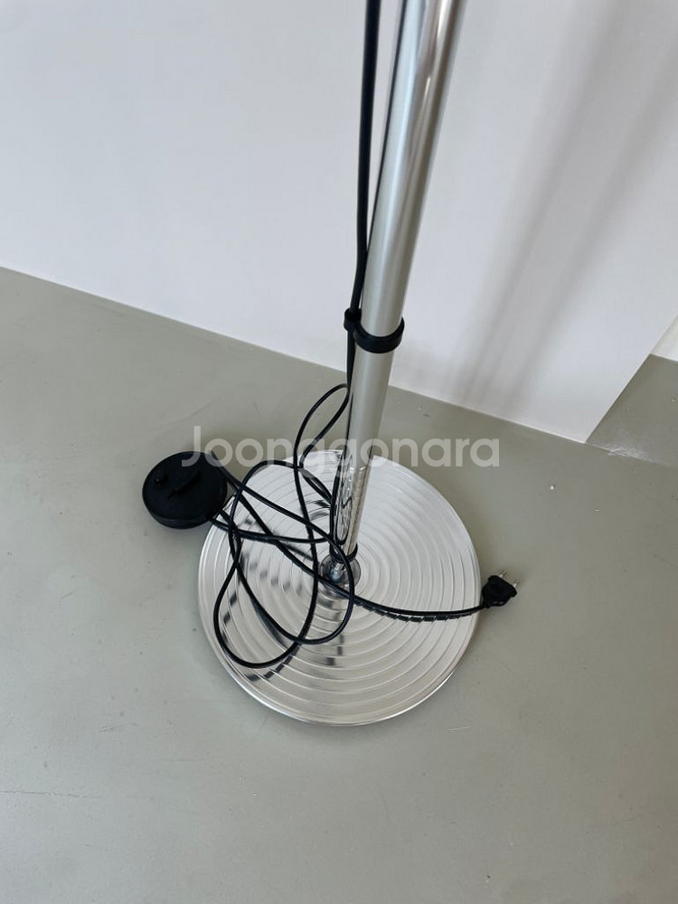 아르떼미데 톨로메오 메가--9