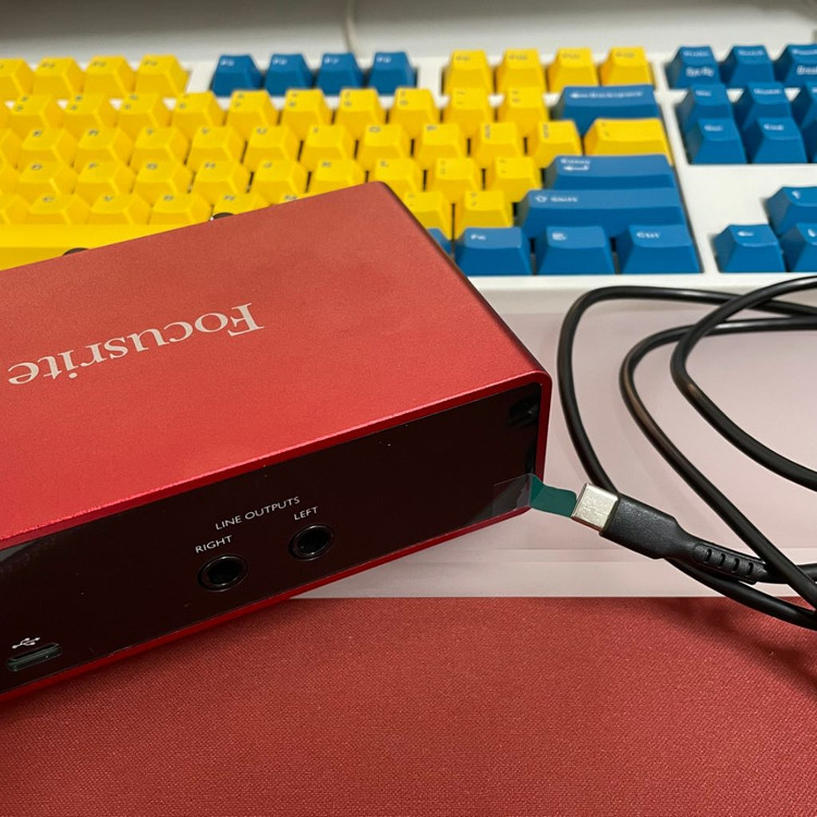 포커스라이트 스칼렛 솔로 3세대 팝니다!--1