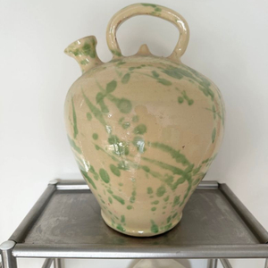 vintage vase. 도자기