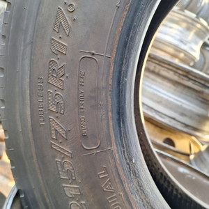 215/75R17.5 중고타이어