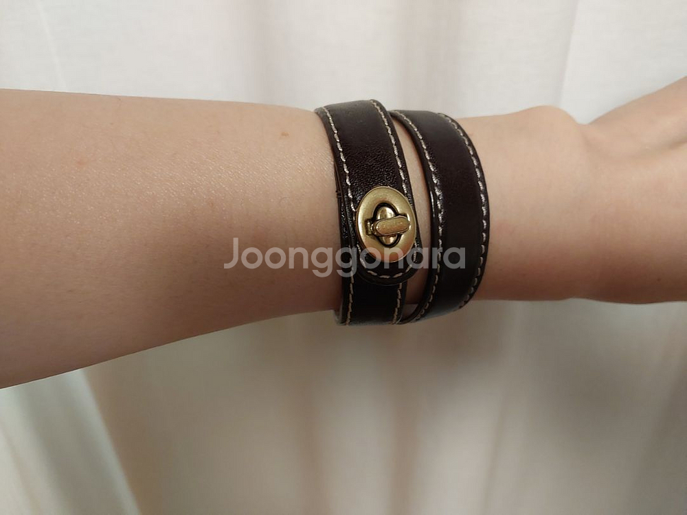 코치여성가죽팔찌--1