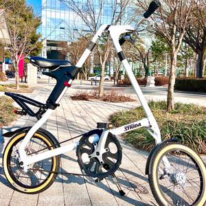 스트라이다 접이식자전거 미니벨로 화이트 새상품 2023