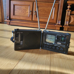 소니 ICF-7800 포탈 라디오 뉴스캐스터