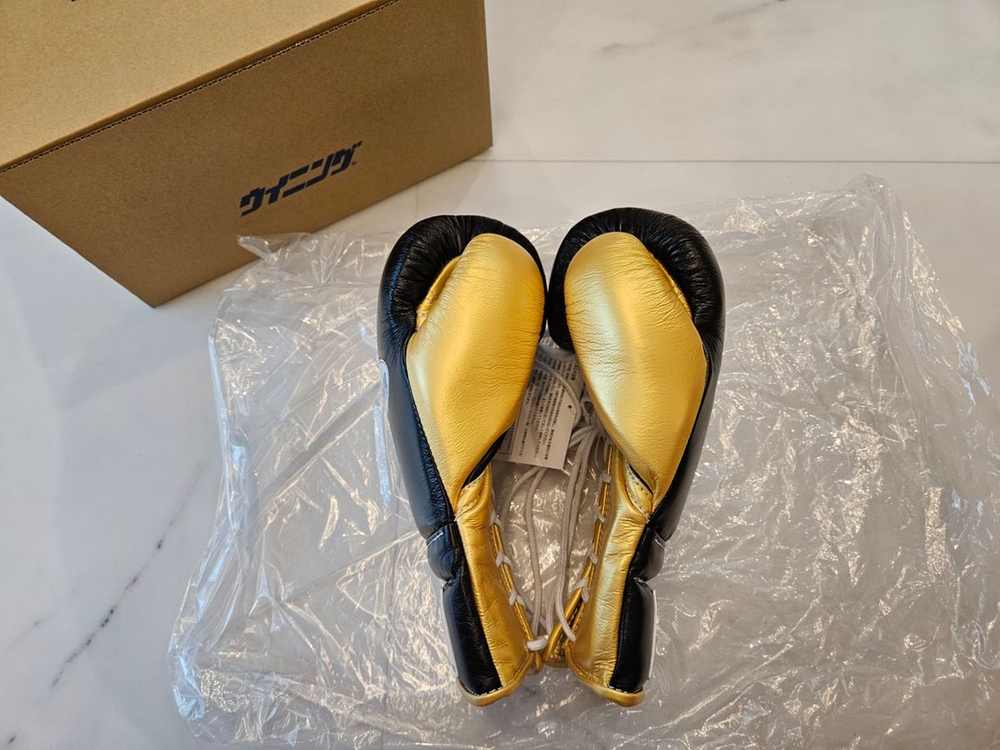 위닝글러브 12온스 커스텀 블랙&골드 파이핑--3