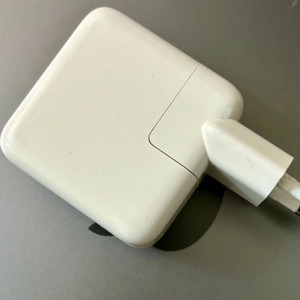 Apple 정품 30W USB-C 충전 어댑터 팝니다.