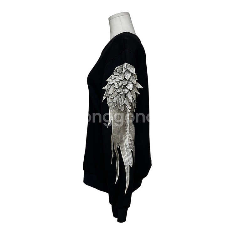 기모 자수 날개 맨투맨 블랙--1