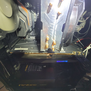 기가바이트 RX 6800XT gaming oc 팝니다.