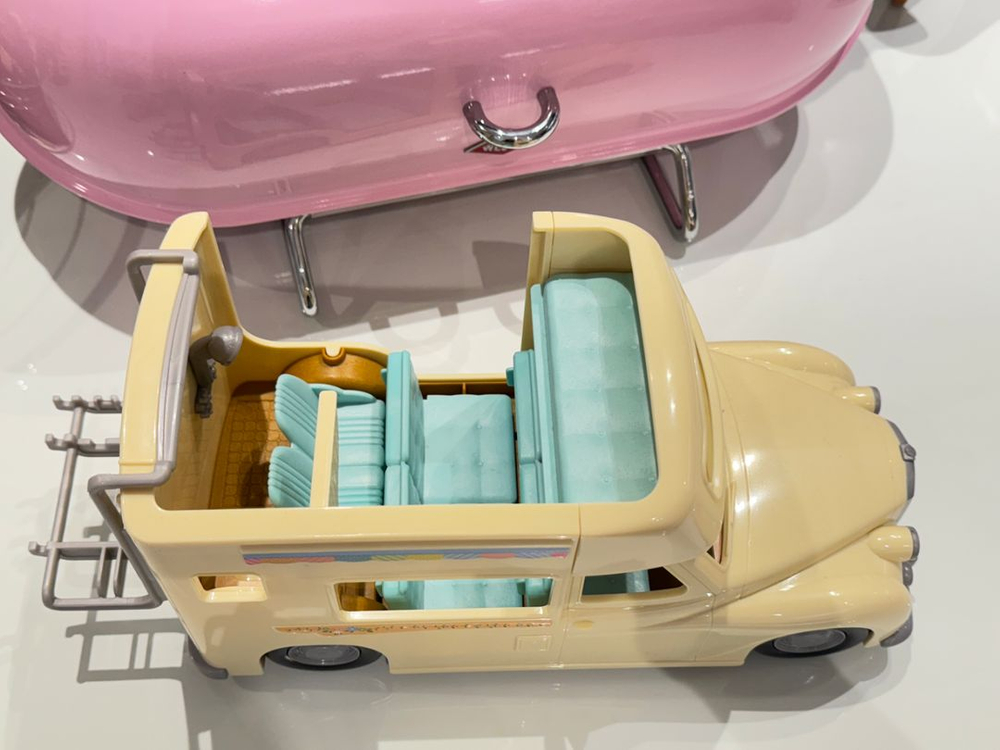 실바니안 패밀리 캠퍼밴셋트와 엄마와 아기 셋트 이미지