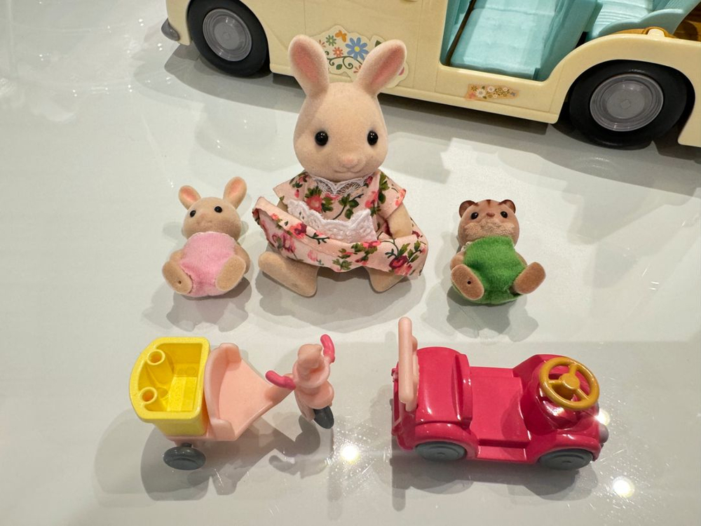 실바니안 패밀리 캠퍼밴셋트와 엄마와 아기 셋트 이미지