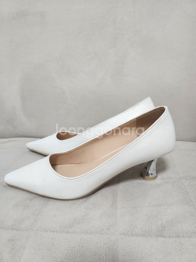 실버힐 포인트 화이트 뾰족코 펌프스힐 4cm (245)--1