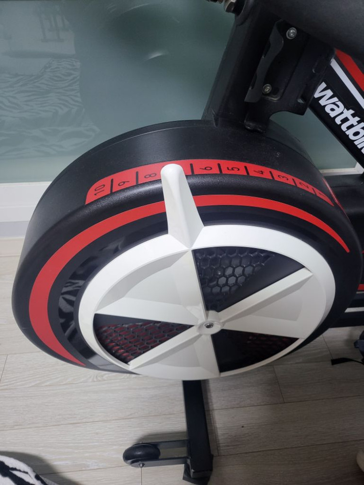 와트바이크 트레이너 이미지