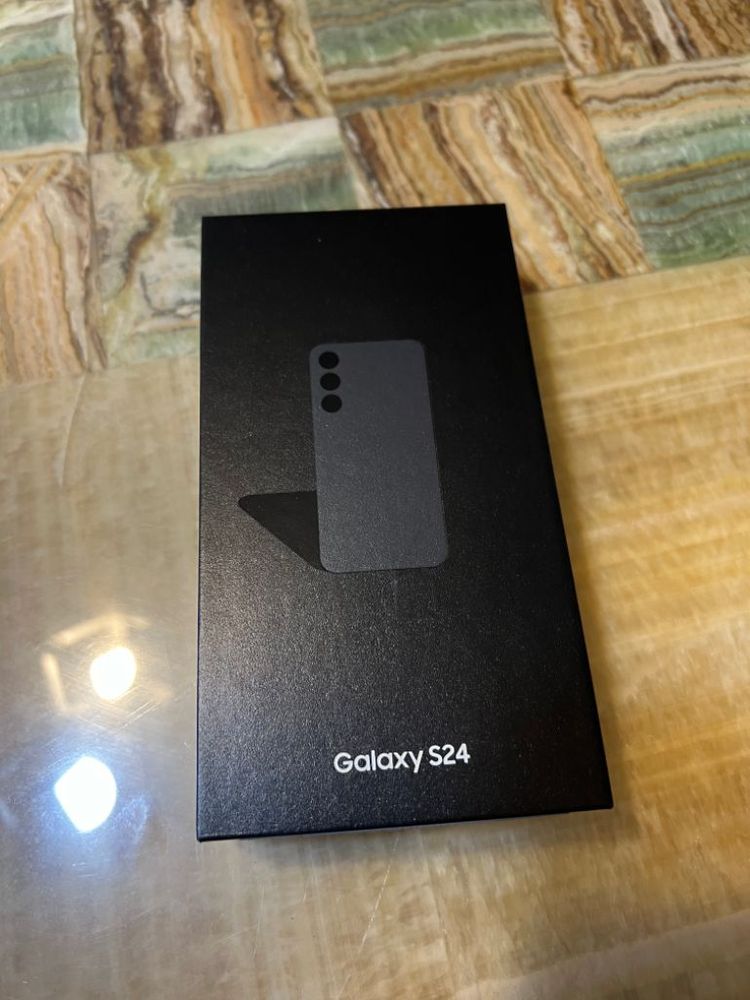 갤럭시 s24 512g 블랙색상 판매합니다.--0