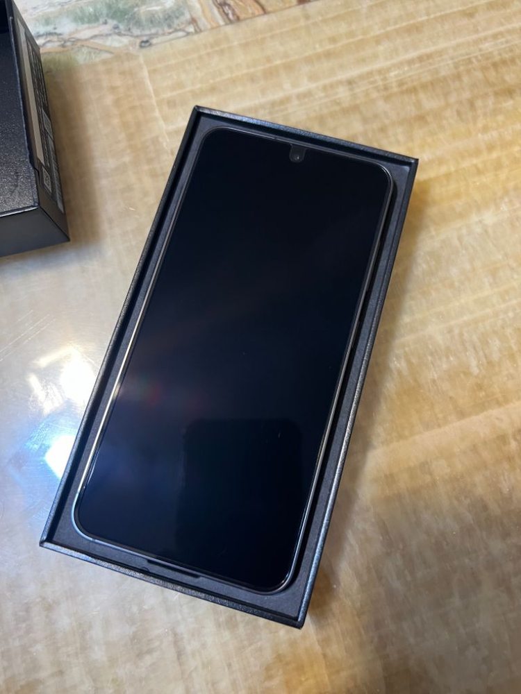 갤럭시 s24 512g 블랙색상 판매합니다.--2