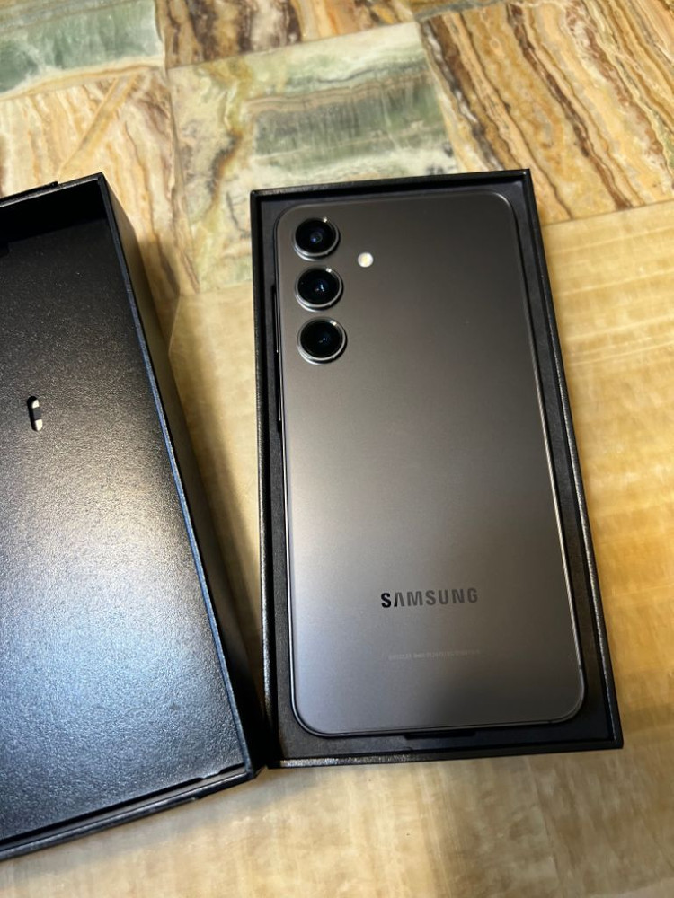 갤럭시 s24 512g 블랙색상 판매합니다.--1