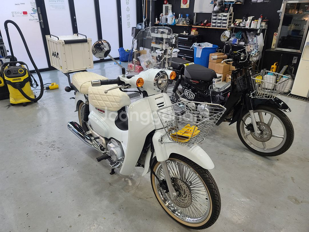 23년식 슈퍼커브110 화이트 970km튜닝차량 팝니다--2