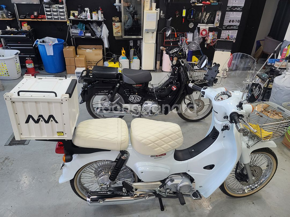 23년식 슈퍼커브110 화이트 970km튜닝차량 팝니다--1